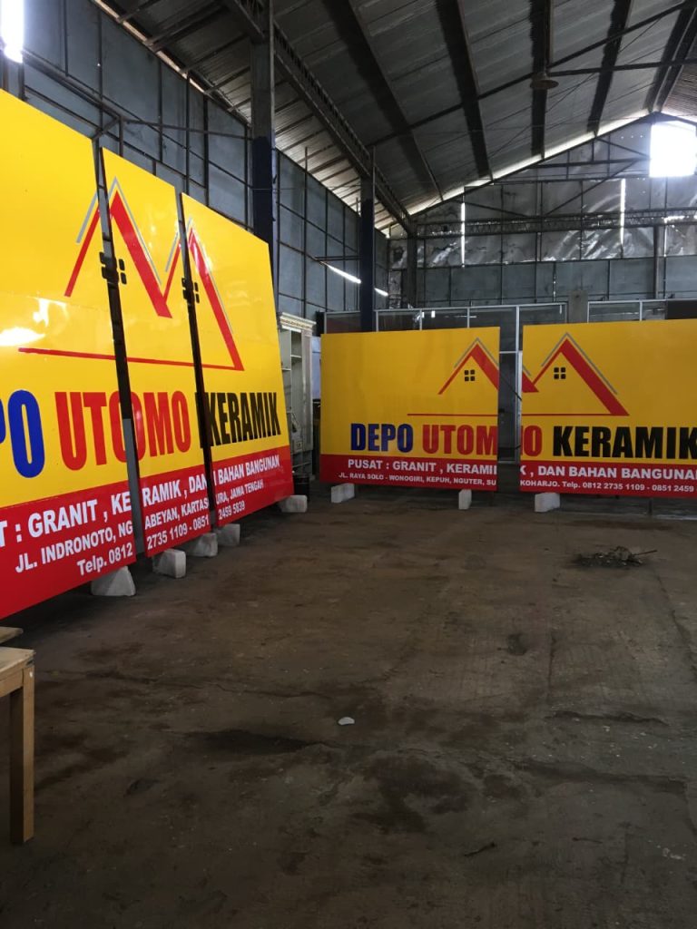PERBEDAAN BALIHO DAN BILLBOARD