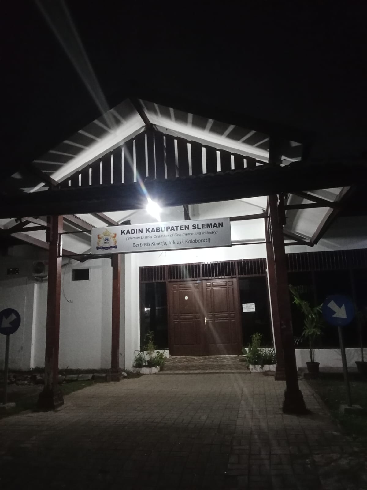 Profesionalisme Visual Kantor dengan Shop Sign oleh CV Gracindo