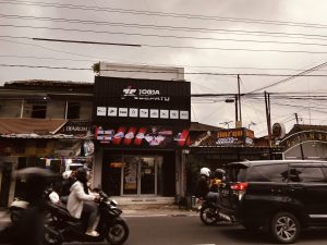 Transformasi Tampilan Toko dengan Shop Sign & Neon Box oleh CV Gracindo